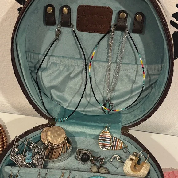 Round Leather and Cowhide Jewelry Case - Picture 5 of 7